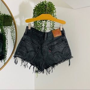levi’s black cut-off shorts
